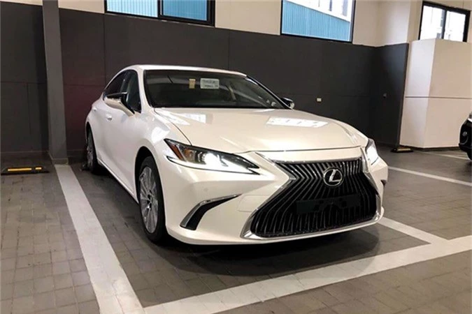 Can canh xe sang Lexus ES 2019 dau tien tai Sai Gon-Hinh-11