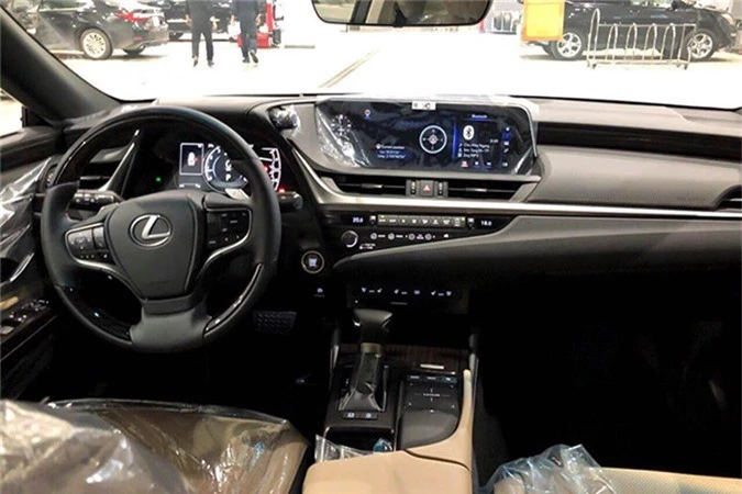 Can canh xe sang Lexus ES 2019 dau tien tai Sai Gon-Hinh-7