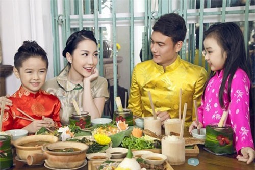 Thủ thành điển trai Đặng Văn Lâm hóa ra là em họ của "chim công làng múa" Đặng Linh Nga