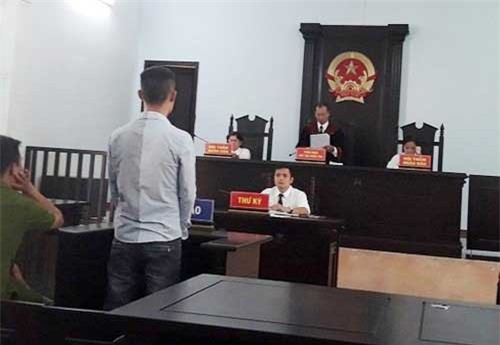 Thừa Thiên - Huế: Kẻ ngáo đá khống chế nữ nhân viên nhà máy nước lãnh án hơn 2 năm tù