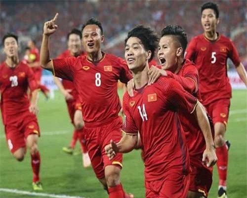 Báo Thái Lan gọi ĐT Việt Nam là... 'cơn cuồng phong đỏ'