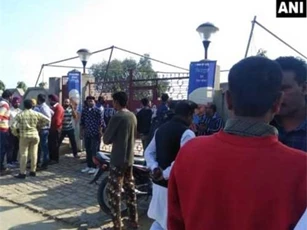 Ấn Độ: Ném lựu đạn vào đám đông tại lễ hội tôn giáo, 3 người tử vong