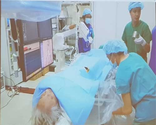 Phải làm gì để cứu người nhà bị đột quỵ?