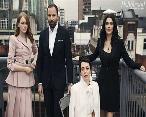 Emma Stone xinh đẹp rạng ngời trên thảm đỏ công chiếu “The Favorite”