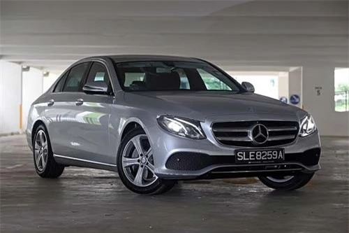 4 Mercedes-Benz (doanh số: 491 chiếc). 
