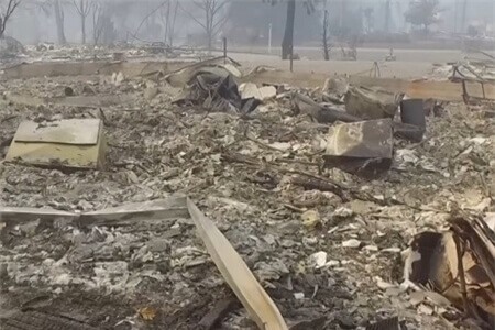 Clip: Khung cảnh hoang tàn như tận thế sau trận hỏa hoạn ở California