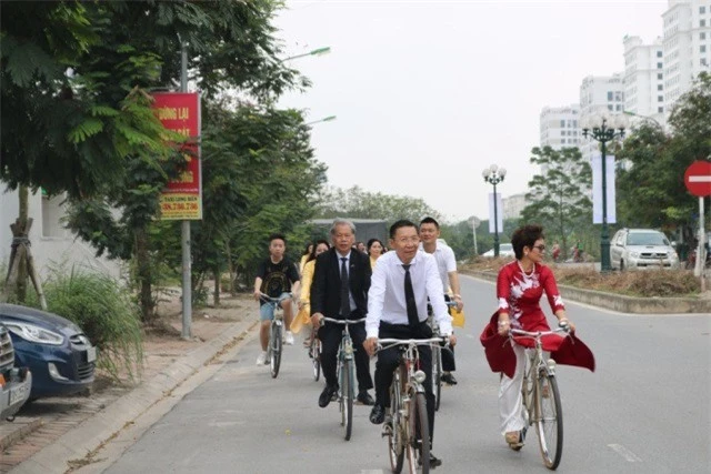 Các đại biểu trải nghiệm đạp xe