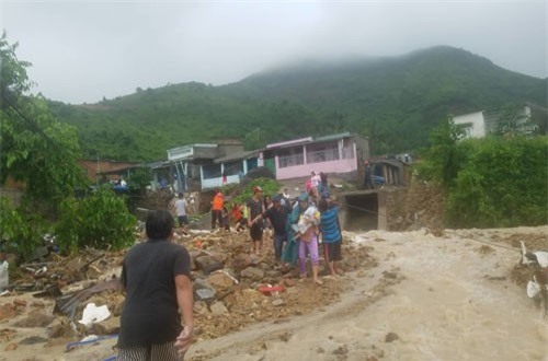 Khánh Hòa: Sập nhà 3 người chết, nhiều ngượi bị thương