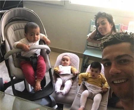 Với Georgina Rodriguez, CR7 đã có cả một mái ấm hạnh phúc