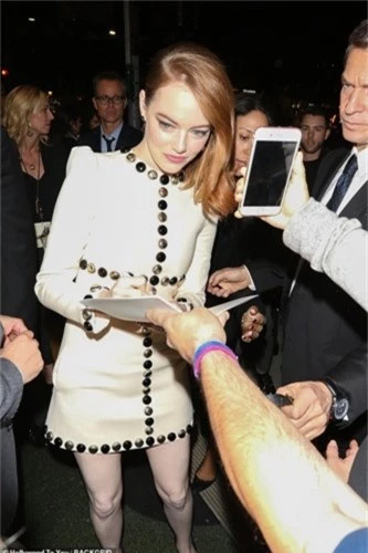 emma stone xinh dep rang ngoi tren tham do cong chieu 