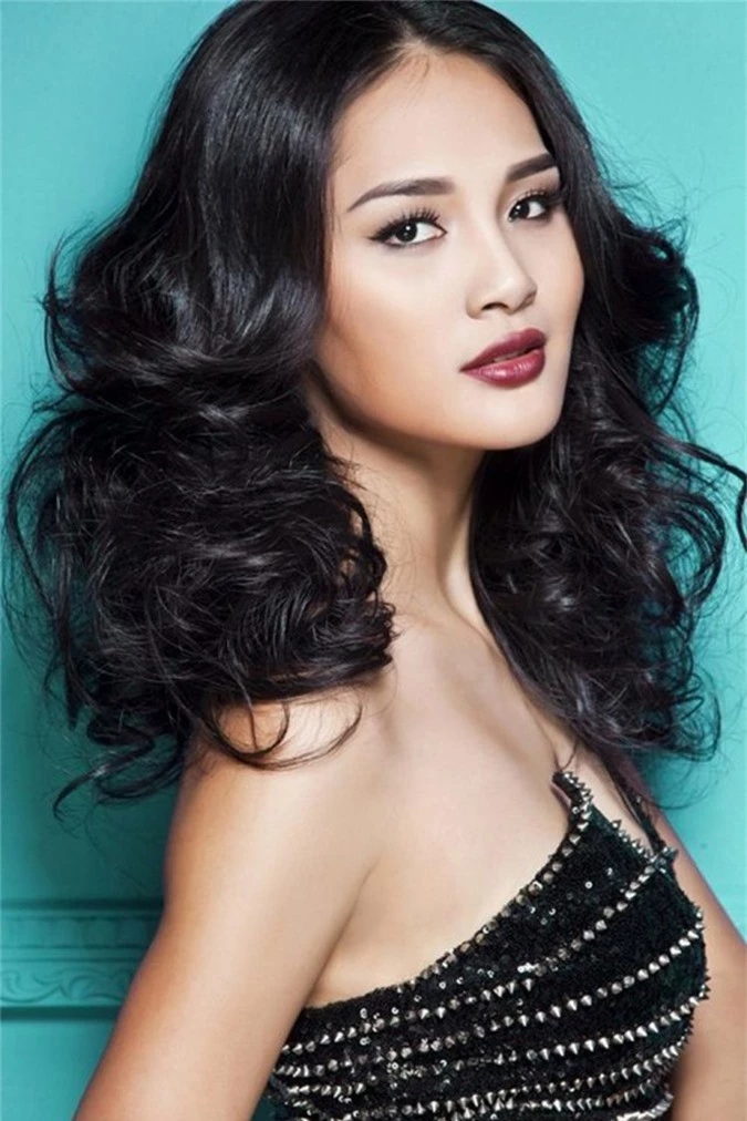 Nói về thành công của các người đẹp Việt không được phép bỏ qua Hương Giang - đại diện Việt Nam tại Miss World 2009. Chiều cao ấn tượng, bờ môi cong hờn dỗi cùng làn da nâu rám nắng mượt mà đã kéo tên cô vào Top 16 Miss World 2009, Top 3 Mỹ nhân đương đại, Hạng 6 Miss Grand Slam, Hoa hậu đẹp nhất Châu Á 2009.