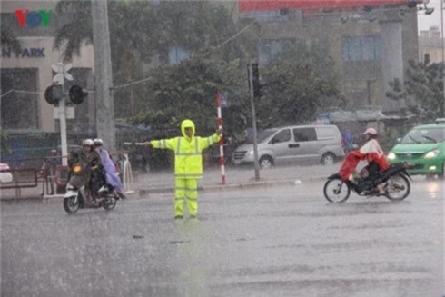 thoi tiet 18/11: ha noi du bao co dong loc, mua to hinh 1