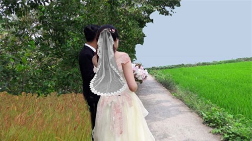 C&#xF4; d&#xE2;u tu&#x1ED5;i 30 b&#x1EA5;t l&#x1EF1;c x&#xE1;ch va li r&#x1EDD;i nh&#xE0; ch&#x1ED3;ng &#x111;&#xEA;m t&#xE2;n h&#xF4;n