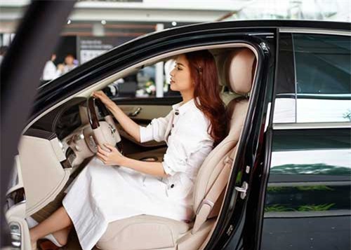 Bích Phương tậu xế hộp 4 tỷ, có sang chảnh hơn Đức Phúc, Mr. Đàm?