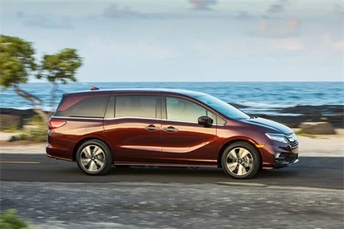 1. Honda Odyssey 2019 (giá khởi điểm: 30.900 USD, điểm an toàn: 9/10).