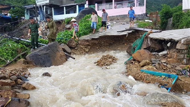 Cảnh tan hoang ở thôn Thành Phát (xã Phước Đồng, TP.Nha Trang) ẢNH: NGUYỄN CHUNG.