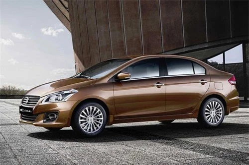 5. Suzuki Ciaz (499 triệu đồng). Được trang bị động cơ K14B 4 xi lanh với dung tích 1,3 lít. Động cơ này sản sinh công suất tối đa 92 mã lực, mô-men xoắn cực đại 130 Nm. Xe sử dụng hộp số tự động 4 cấp.