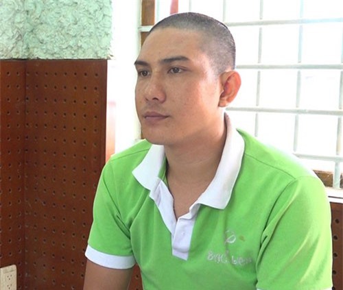 Vào nhà nghỉ cùng người phụ nữ bị mất tài sản, cùng vợ cướp lại tài sản