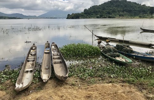Xứ Lắk - những chuyện về thủy quái, voi và phụ nữ có râu