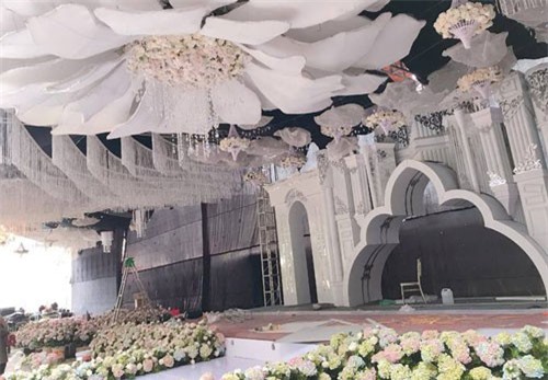 Đám cưới 'khủng' ở Cao Bằng mô phỏng cung điện châu Âu