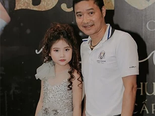 Cựu danh thủ Hồng Sơn ủng hộ con gái út làm mẫu nhí