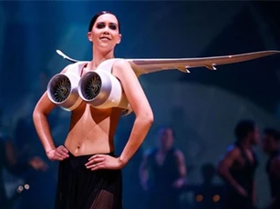 “Giật mình” với những tác phẩm nghệ thuật dành để... mặc