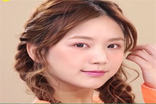 Clip: Bí kíp trang điểm mắt nhẹ nhàng 'nhanh như chớp'