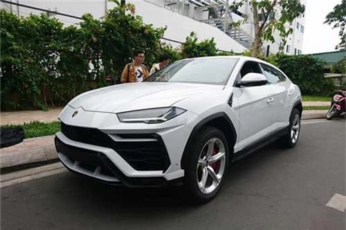 Minh Nhựa tậu siêu xe Lamborghini Urus đầu tiên ở Việt Nam. Sau khi bán đi siêu xe Lamborghini Aventador SV, đại gia Minh Nhựa đã mang về tư gia chiếc siêu SUV đầu tiên tại Việt Nam được đặt hàng chính hãng. (CHI TIẾT)