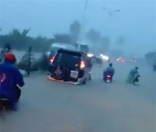 Đường sắt Bắc - Nam thông tuyến sau 12 giờ tê liệt