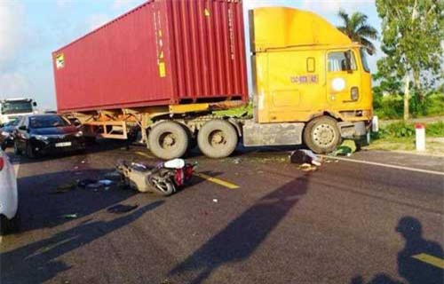 Thái Bình: Bắt 3 đối tượng náo loạn hiện trường tai nạn, rút dao đâm 2 cảnh sát giao thông