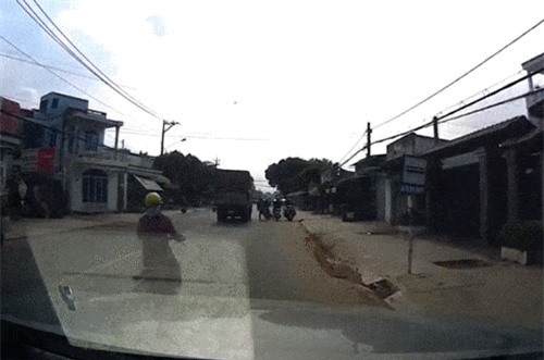 Clip: Ninja Lead vô tình ‘đoạt mạng’ người khác do đi xe ngược chiều