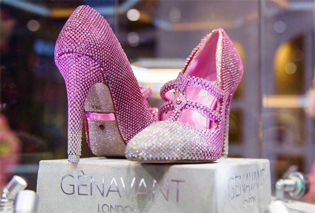 ‘Soi’ đôi giày cao gót siêu sang, giá hơn 100 tỷ đồng