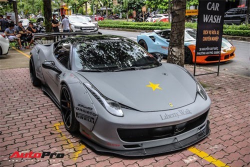 Dàn siêu xe Ferrari "rủ nhau" đi làm đẹp tại Sài Gòn