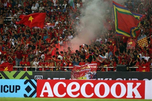 AFF Cup: Myanmar ái ngại với "đặc sản" của CĐV Việt Nam
