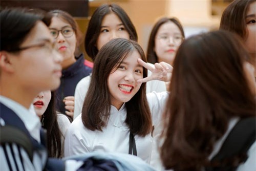 Trường Việt Đức chào mừng ngày 20/11: Đã mắt ngắm dàn nữ sinh xinh ngây ngất trong tà áo dài