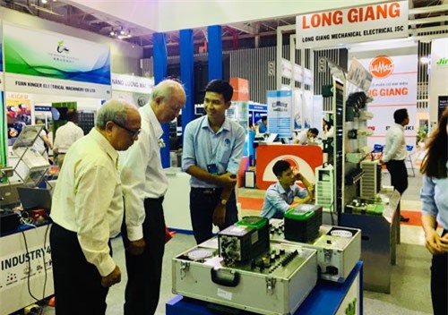 TP HCM không để doanh nghiệp "tự bơi"