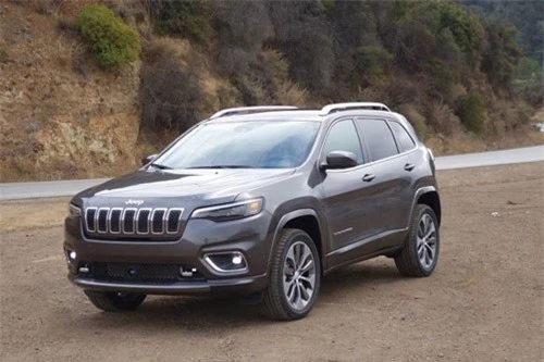 4. Jeep Cherokee 2019 (giá khởi điểm: 24.545 USD).