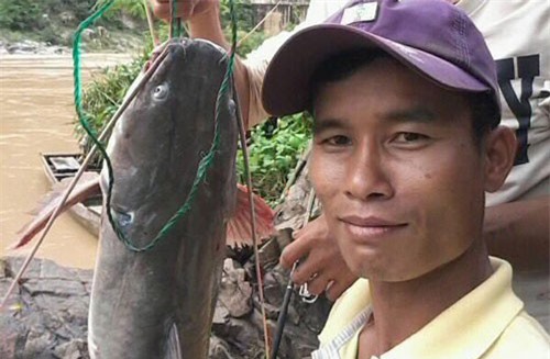 Săn loài cá được ví như "thủy quái râu dài" trên dòng Sê San