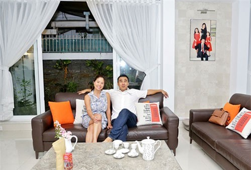 Hồ Lệ Thu đến thăm biệt thự của Quyền Linh