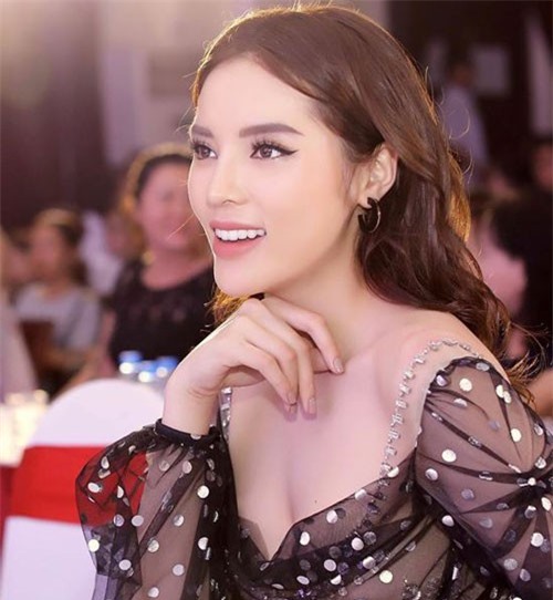 Kỳ Duyên sửa vòng 1 đầy đặn, mặc váy không cần áo lót vẫn tôn ngực