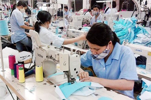 Hỗ trợ doanh nghiệp để tránh "khuyến khích" lao động lớn tuổi nghỉ việc