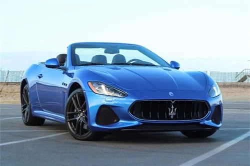 Chiêm ngưỡng vẻ đẹp siêu xe mui trần giá 162.880 USD. Maserati GranTurismo Convertible MC 2018 có giá bán 162.880 USD. Ngoài thiết kế sang trọng, siêu xe này còn được trang bị động cơ V8 dung tích 4,7 lít. (CHI TIẾT)