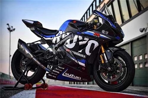 Suzuki GSX-R1000R Ryuyo: Sự đồng điệu của những thương hiệu cao cấp. Nhà sản xuất Hamamatsu đã giới thiệu một siêu xe phiên bản giới hạn GSX-R1000R Ryuyo của thương hiệu Suzuki tại Triển lãm EICMA 2018 vừa qua. (CHI TIẾT)