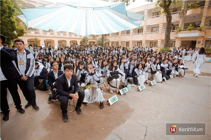 Trường Việt Đức chào mừng ngày 20/11: Đã mắt ngắm dàn nữ sinh xinh ngây ngất trong tà áo dài - Ảnh 9.