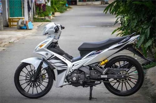 Ngắm Yamaha Exciter 135 độ tuyệt đẹp của dân chơi Cần Thơ. Chiếc Yamaha Exciter 135 của dân chơi Cần Thơ được phối màu với độ thẩm mỹ rất cao cùng các đồ chơi hay “đốn tim” những ai yêu thích dòng xe côn tay nổi tiếng này. (CHI TIẾT)