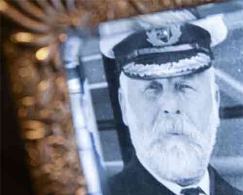 Gương 'bị ám bởi hồn ma' của thuyền trưởng Titanic được bán đấu giá