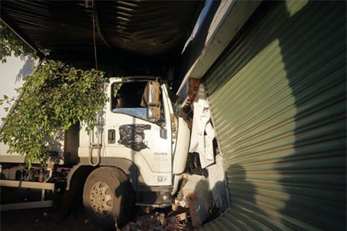 Lâm Đồng: Xe đông lạnh “điên” tông liên hoàn, bà bầu 8 tháng và 2 người nhập viện