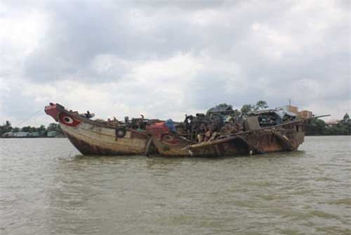 Công an nổ súng bắt cát tặc trên sông Đồng Nai