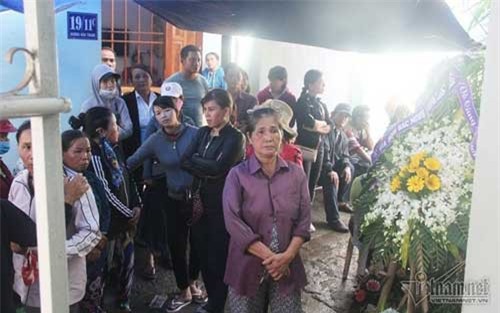 Nghẹn ngào đại tang cả nhà cô giáo mầm non trước ngày 20/11