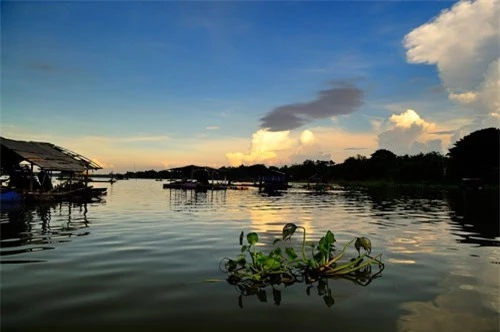 Ngoài ra, nơi đây còn mang lại nguồn lợi hải sớn lớn. Ảnh: Diem Dang Dung.